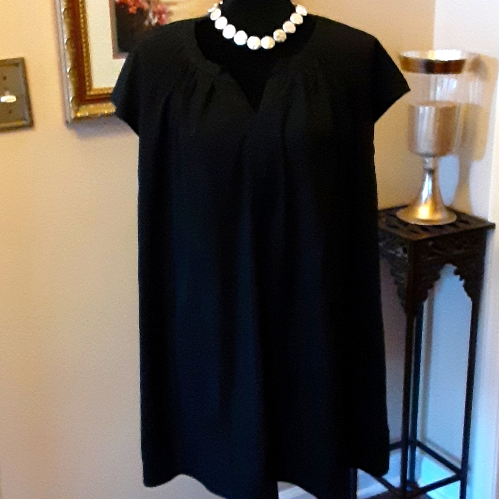 Liz Lange Maternity Target solid black tunic cap slv 100% polyester Large EUC